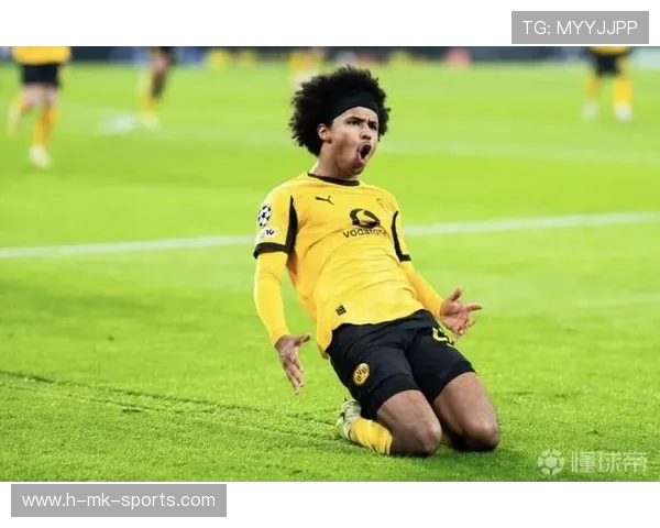 多特阿德耶米原地起速甩开两人推射破网：速度与技巧的极致演绎