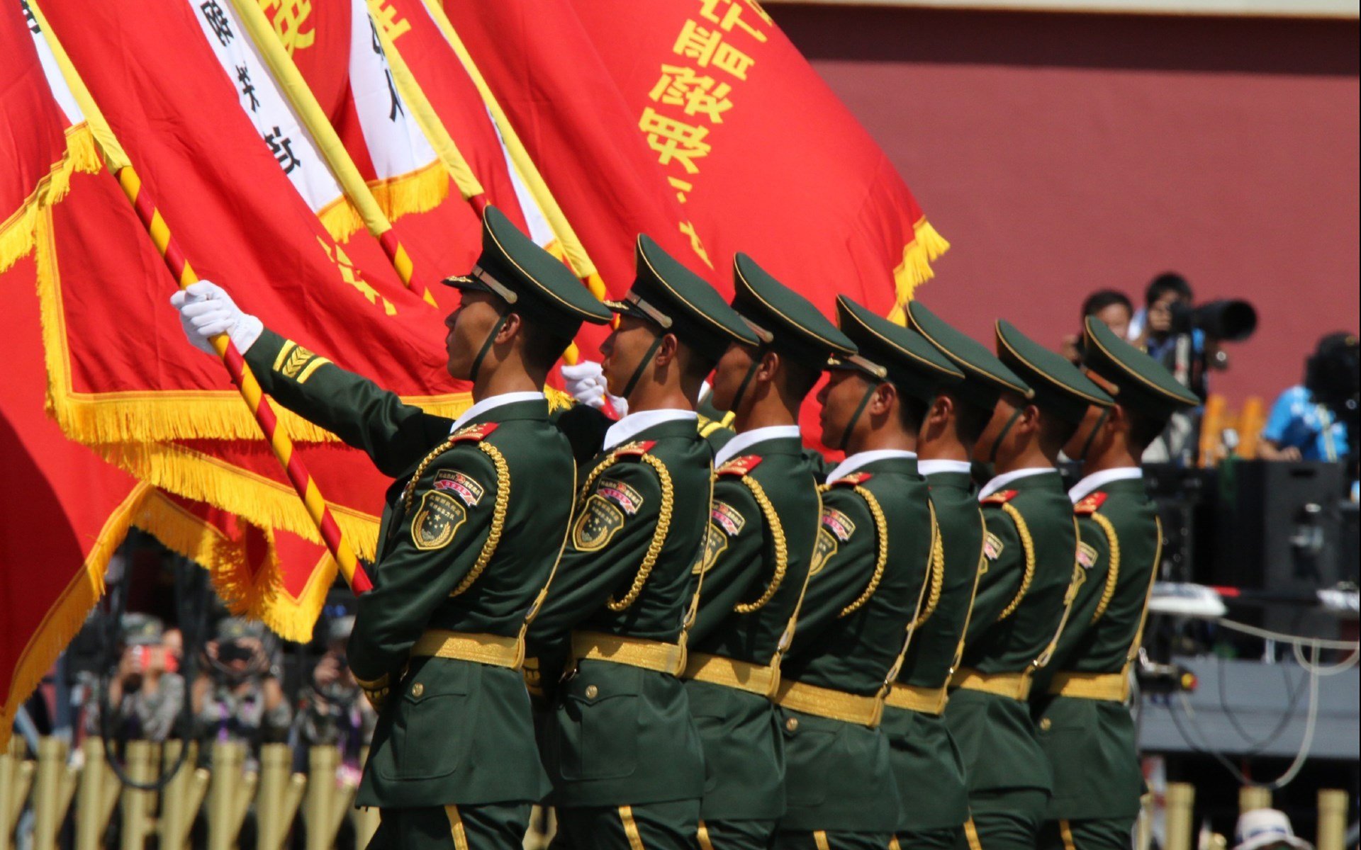 2025轻艇马拉松：国际范、烟火气全都有，世界陆上赛艇马拉松