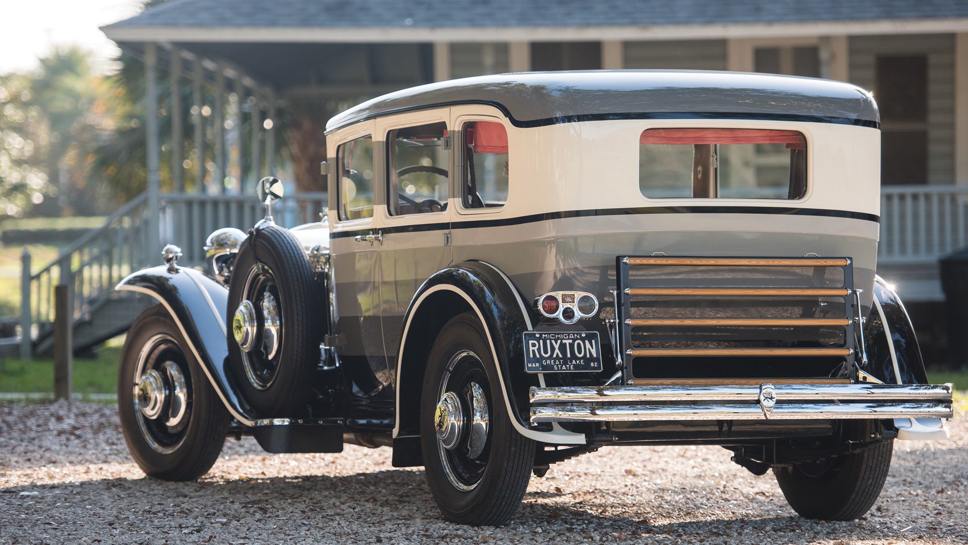 勒沃库森双边突破牵扯对手防线，勒沃库森二队